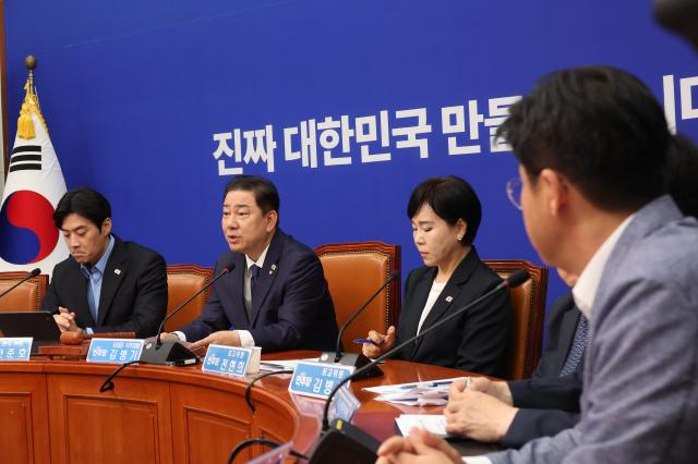 김병기 더불어민주당 당대표 직무대행 겸 원내대표가 지난 9일 서울 여의도 국회에서 열린 최고위원회의에서 발언하고 있다 사진연합뉴스