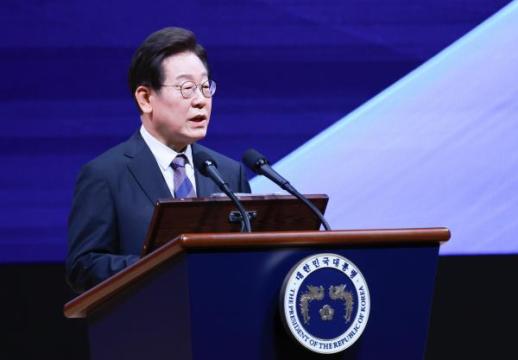 李대통령 12·3 친위쿠데타 반민주적 폭거…국민이 희망 만들어