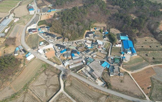 함평군군수 이상익 함평읍 장고산마을 주민이 ‘2026년 취약지역 생활여건 개조사업’에 공모에 주도적으로 참여해 최종 선정됐다사진함평군