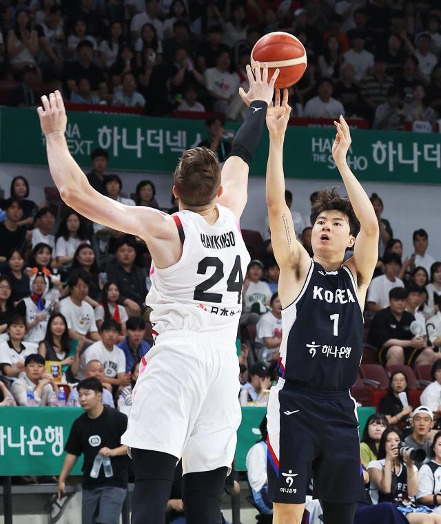 13일 경기도 안양정관장아레나에서 열린 2025 남자농구 국가대표 평가전 한국과 일본의 경기 한국 이현중이 슛하고 있다 사진연합뉴스
