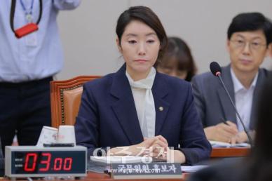 [포토] 인사청문회 출석한 ​​​​​​​강선우 여성가족부 장관 후보자
