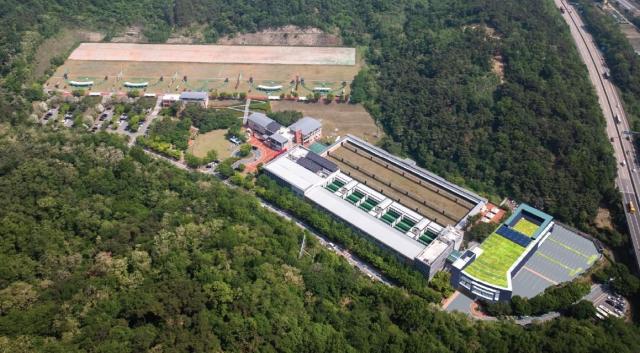 김정기 대구광역시장 권한대행 행정부시장이 ‘2027년 세계사격선수권대회’가 개최될 대구국제사격장 현장을 점검하며 대구국제사격장 조감도이다 사진대구시