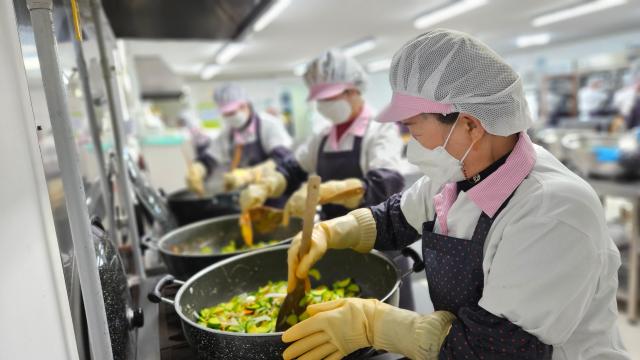 전라남도는 보건복지부와 한국노인인력개발원의 2025년 노인일자리 공동체사업단 국비 공모사업에서 4개 사업이 선정돼 국비 2억 9천만 원을 확보했다사진전남도