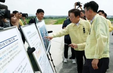 李, 오송 지하차도 참사 현장서 재난 대책만큼 작동 점검 중요