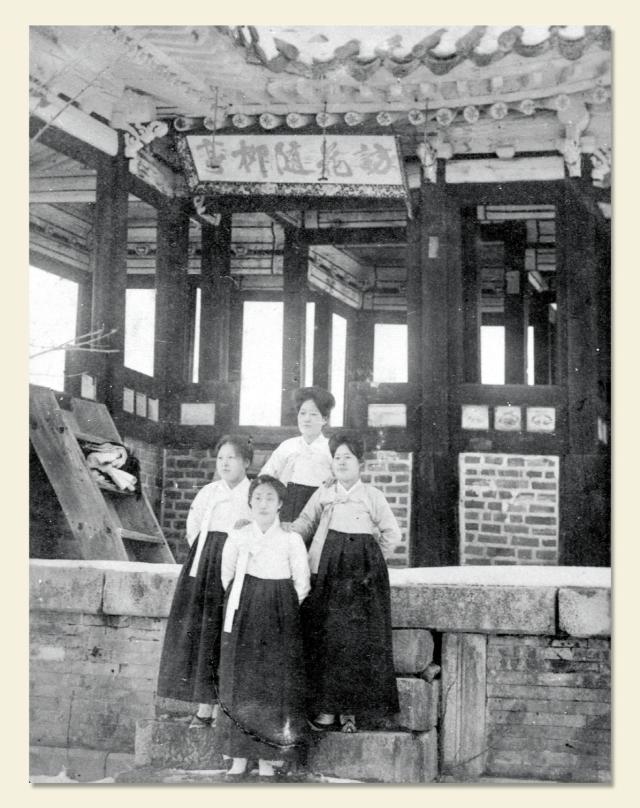 1920년대 촬영된 사진 속 원본 현판 독립기념관 소장사진수원시