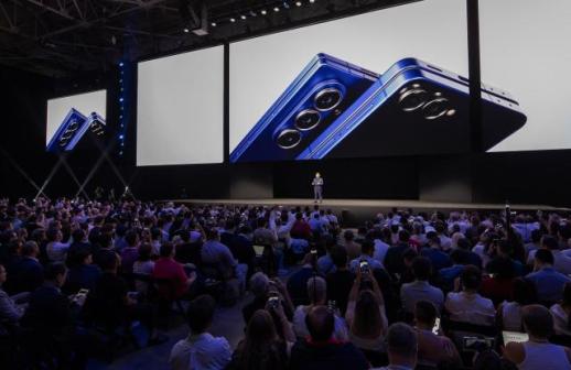 三星Galaxy Z7系列开启预售 三大运营商激战用户市场