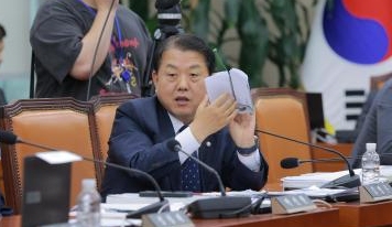 [포토] 무인기(드론) 탑재 전단통 공개하는 김병주 의원