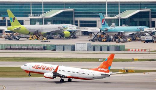 Koreas budget airlines see passenger decline despite peak travel season