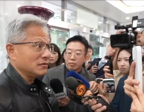 젠슨 황 엔비디아 CEO가 15일 중국 현지매체와 인터뷰하고 있다 사진CCTV 캡처