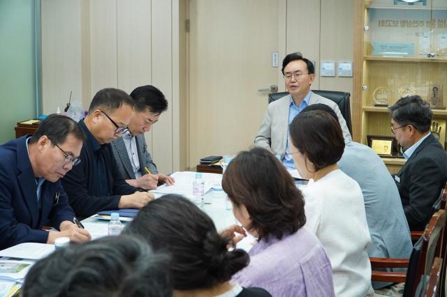 윤병태 나주시장이 14일 빛가람혁신도시에 들어서는 복합시설 건립 추진 보고회를 주재하며 종합점검하고 있다사진나주시