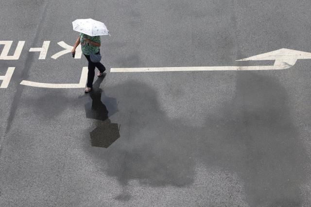 [내일 날씨] 전국 흐리고 비...낮 최고기온 31도 