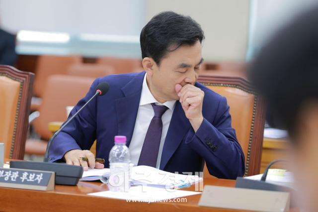 [포토] 인사청문회 참석한 ​​​​​​​안규백 국방부 장관 후보자