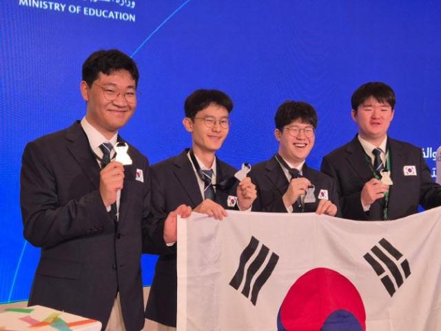 2025년 제57회 국제화학올림피아드에서 메달을 수상한 대표학생들좌측부터 김효종 이예준 최예준 심유찬 학생사진과학기술정보통신부