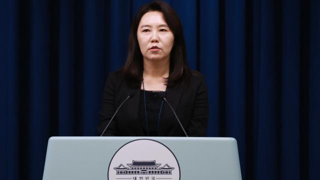 강유정 대통령실 대변인이 16일 서울 용산 대통령실 청사에서 현안 브리핑을 하고 있다사진연합뉴스