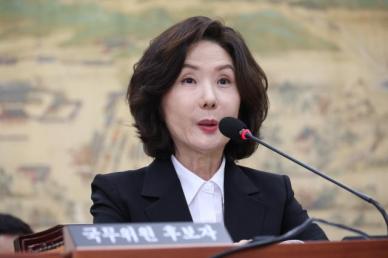 논문 표절·자녀 조기유학 의혹...이진숙 진심으로 사죄