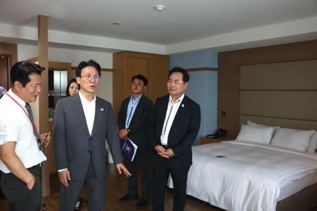 김민석 국무총리가 지난 15일 경주를 방문해 APEC 정상 회의 숙박 시설 특별 점검을 하고 있다 사진경상북도