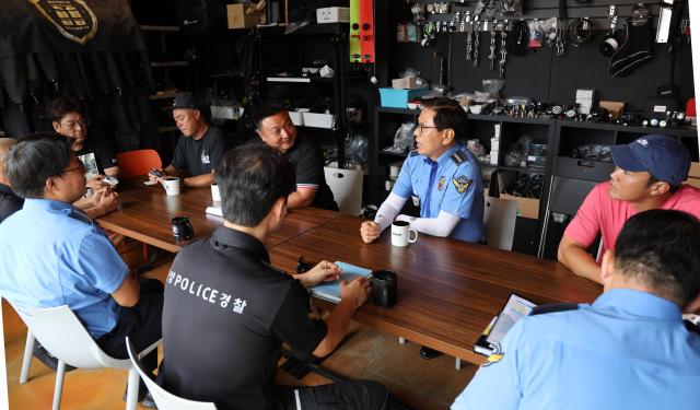 강릉해양경찰서가 16일 오전 관내 주요 수중레저업체와 간담회를 개최하고 있다 사진강릉해경