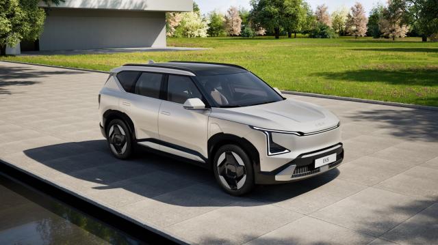 起亚EV5搭载宁德时代三元锂电池