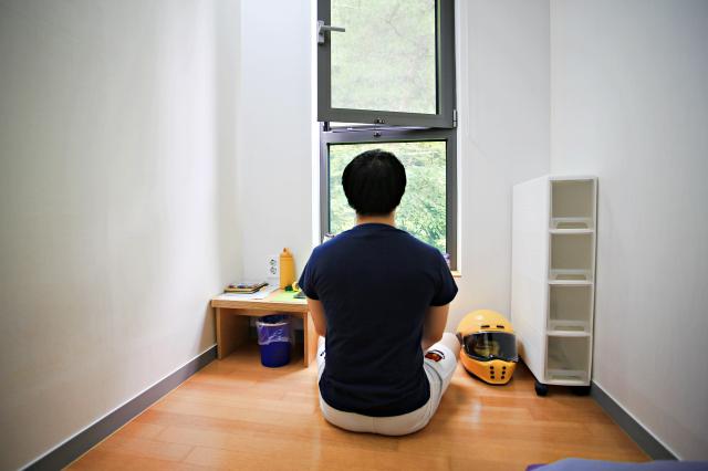 홍천 행복공장 여행자가 명상을 하며 시간을 보내고 있다 사진한국관광공사