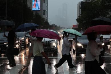 电闪雷鸣的上班路