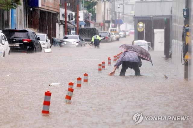 17일 오전 많은 비가 내린 광주시 남구 백운동의 모습 사진연합뉴스