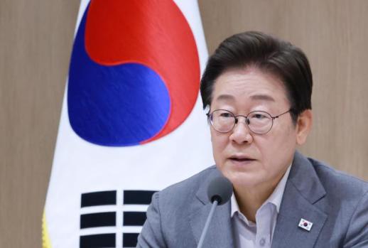 Lee reignites debate on constitutional reform on Constitution Day