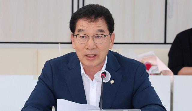 오는 17일 제헌절을 맞아 아주경제·아주ABC ‘신율의 정치미각’에 신정훈 더불어민주당 국회의원이 출연해 제헌절 공휴일 재지정과 개헌에 대해 말한다 사진연합뉴스