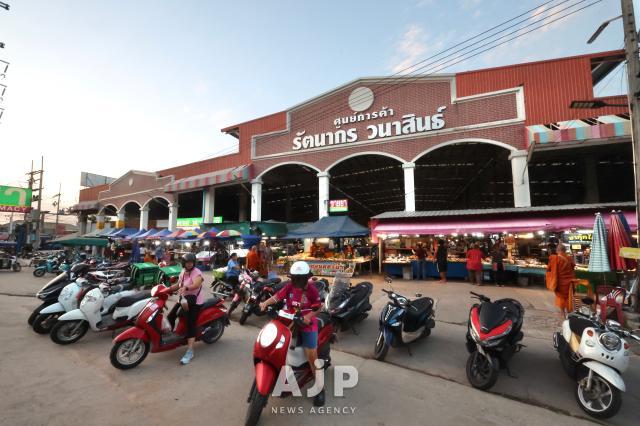 Rattanakornwanasin Market AJP Han Jun-gu