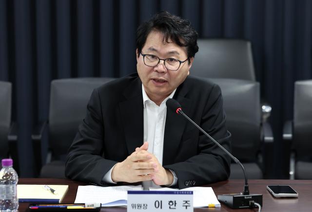이한주 국정기획위원장이 17일 서울 종로구 정부서울청사에서 열린 우수인재 육성·유치·유출 대응 토론회에서 발언하고 있다사진연합뉴스