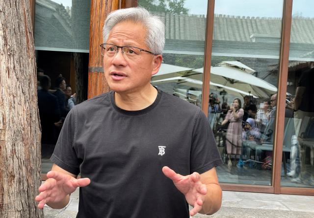 베이징에서 기자회견하는 엔비디아 CEO 젠슨 황 사진로이터