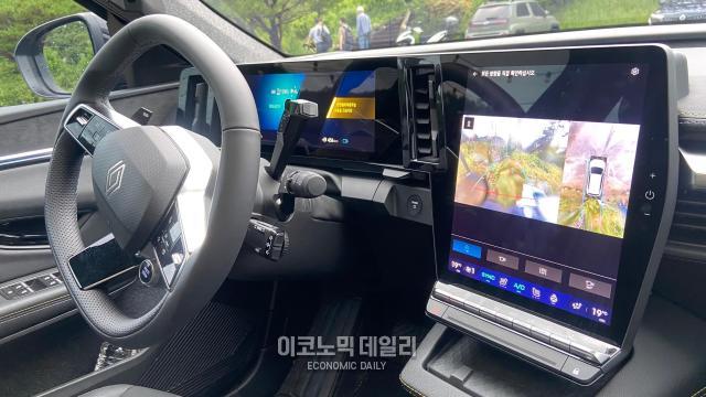 르노 세닉 E-테크 100 일렉트릭 디스플레이사진김지영 기자