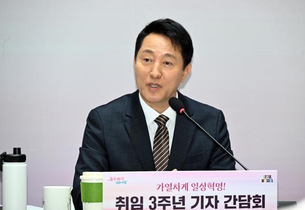 오세훈 서울시장이 16일 오전 서울 중구 서울시청에서 열린 민선8기 취임3주년 기자간담회에서 인사말을 하고 있다 사진서울시