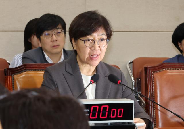 정은경 보건복지부 장관 후보자가 18일 국회 보건복지위원회에서 열린 인사청문회에서 의원 질의에 답변하고 있다 2025718
사진연합뉴스