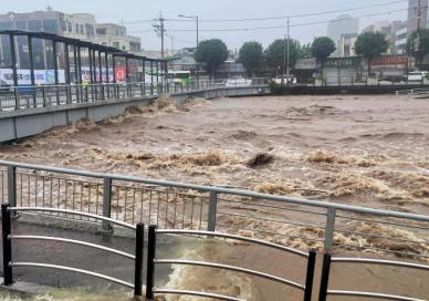 집중 호우로 전국서 4명 사망·2명 실종…5000여 명 대피