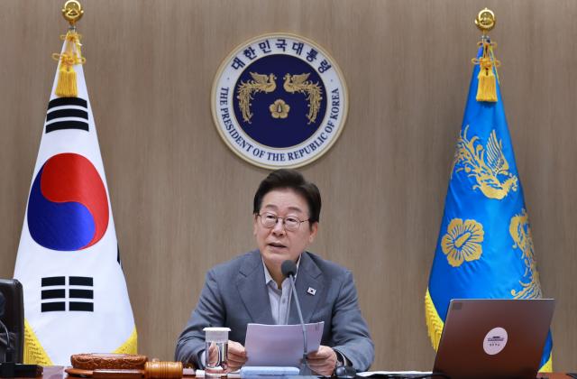 이재명 대통령이 지난 15일 서울 용산 대통령실 청사에서 국무회의를 주재하고 있다 사진연합뉴스