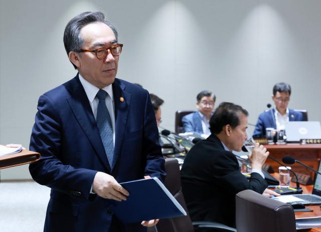 조태열 외교부 장관이 8일 용산 대통령실에서 열린 국무회의에 참석하고 있다  대통령실통신사진기자단
   