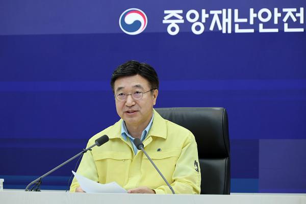 윤호중 행정안전부 장관이 20일 오전 정부세종청사 중앙재난안전상황실에서 호우 대처 중앙재난안전대책본부 회의를 주재하고 모두 발언을 하고 있다 사진행정안전부