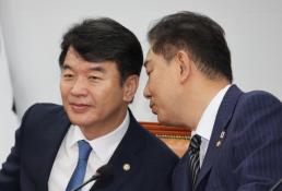 與 "대주주 주식양도세 기준 원상복구 논의해야"