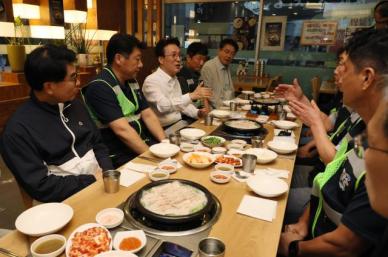 金총리 민생회복 소비쿠폰 계기 새벽 시간에도 식당 많이 찾아줬으면