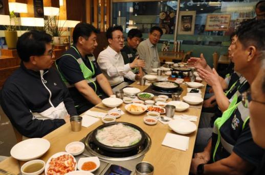 金총리 민생회복 소비쿠폰 계기 새벽 시간에도 식당 많이 찾아줬으면