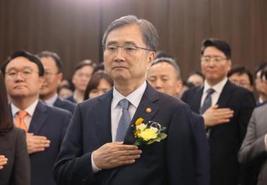 조현 외교장관 급변하는 국제정치 냉정히 판단하고 실용외교 구현해야