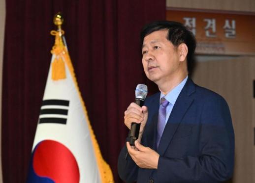 Koreas new finance minister pledges swift tariff talks with US