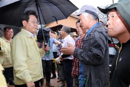 경남 산청 찾은 李 특별재난지역 빨리 지정할 것
