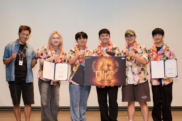‘2025 넥슨 대학생 게임잼 재밌넥’ 대상 수상 ‘맛세이’ 팀 맨 왼쪽 시상자 민트로켓 황재호 대표사진넥슨