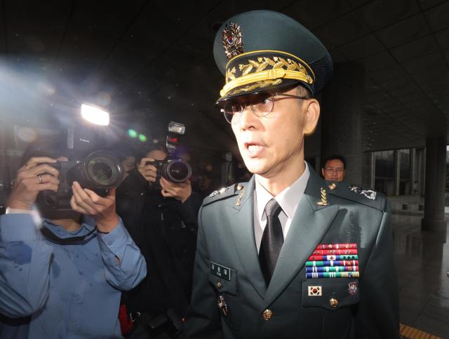 김용대 드론작전사령관이 지난 17일 내란특검 사무실이 마련된 서울 서초구 서울고검에 조사를 받기 위해 출석하고 있다 사진연합뉴스