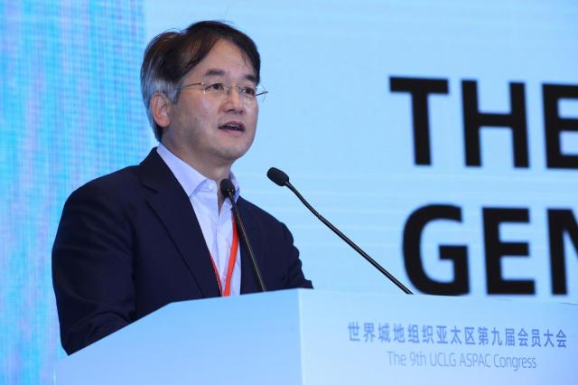 이동환 고양시장이 2023년 11월 15일 제9차 UCLG ASPAC 이우시 총회 이사회 회의에서 인사말을 하고 있다 사진고양시