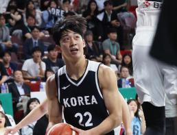 [주목! 이 선수] 서강준 닮은 꼴이 앨리웁 덩크를?…여준석, 한국 농구 성적+인기 견인