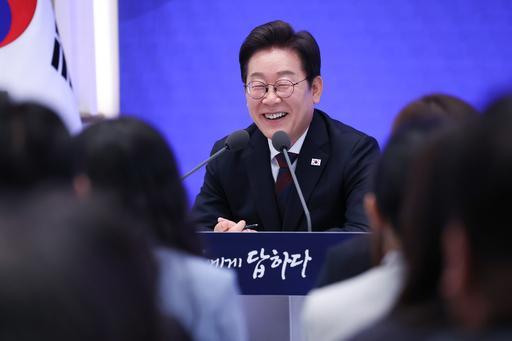 이재명 대통령이 3일 청와대 영빈관에서 열린 대통령의 30일 언론이 묻고 국민에게 답하다 기자회견에서 발언하고 있다 사진연합뉴스