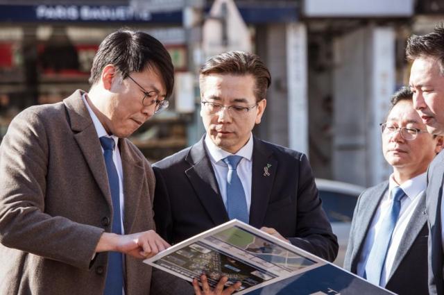 이한우가운데 현대건설 대표 사진현대건설