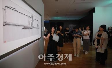[포토] 현직 홍콩예술박물관 큐레이터가 소개하는 우관중 작품